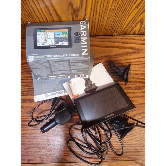 Garmin DriveSmart 51 GPS Navigator With Vent Mount - Picture 10 of 10